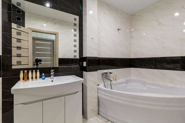 Апартаменты Lux 3-bedroom apartment in Most City area Днепр-18